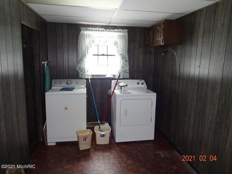 914 E Jackson St, White Cloud, MI 49349 photo 8