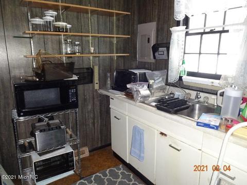 914 E Jackson St, White Cloud, MI 49349 photo 7