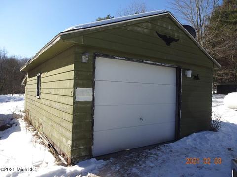 914 E Jackson St, White Cloud, MI 49349 photo 13