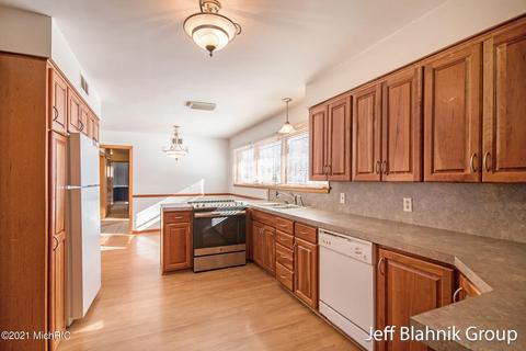 231 E State Rd, Grant, MI 49327 photo 10