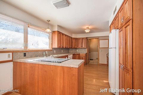 231 E State Rd, Grant, MI 49327 photo 8
