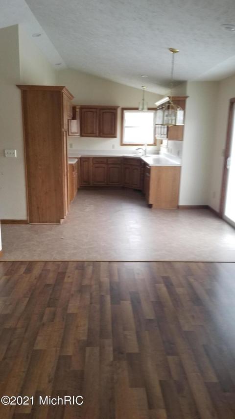 1410 5th St, Belding, MI 48809 photo 6