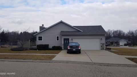 1410 5th St, Belding, MI 48809 photo 4