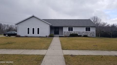 1410 5th St, Belding, MI 48809 photo 3