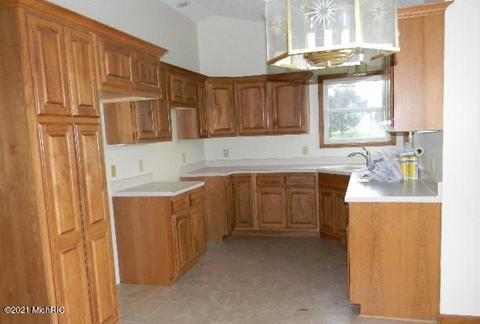 1410 5th St, Belding, MI 48809 photo 7