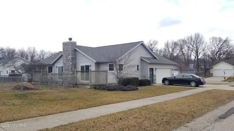 1410 5th St, Belding, MI 48809 photo 5