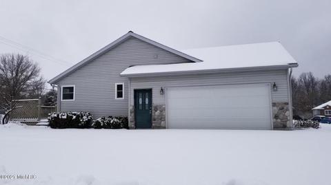 1410 5th St, Belding, MI 48809 photo 2