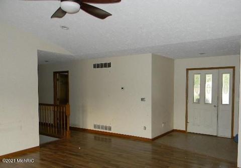 1410 5th St, Belding, MI 48809 photo 8