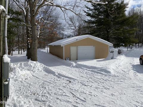 7560 E 40th St, Chase, MI 49623 photo 2