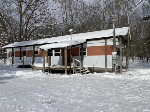 7560 E 40th St, Chase, MI 49623 photo 1