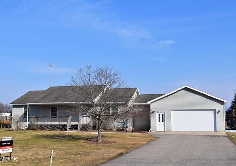 2899 White Tail Dr, Sidney, MI 48885 photo 1