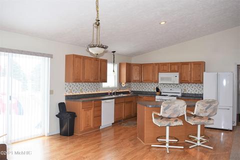 2899 White Tail Dr, Sidney, MI 48885 photo 3