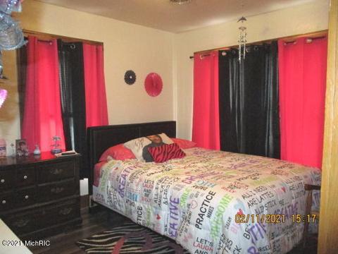 301 Cecil St, Buchanan, MI 49107 photo 23