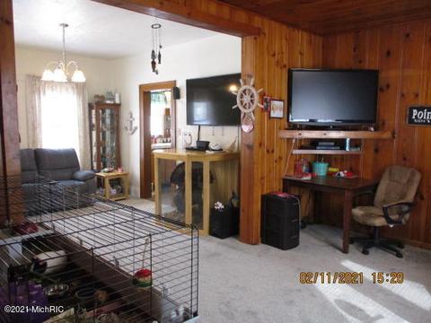 301 Cecil St, Buchanan, MI 49107 photo 5
