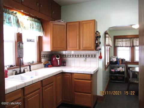 301 Cecil St, Buchanan, MI 49107 photo 12