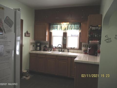 301 Cecil St, Buchanan, MI 49107 photo 11