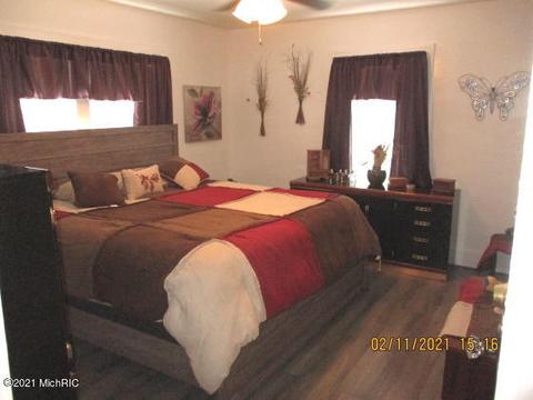 301 Cecil St, Buchanan, MI 49107 photo 22