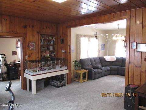 301 Cecil St, Buchanan, MI 49107 photo 8