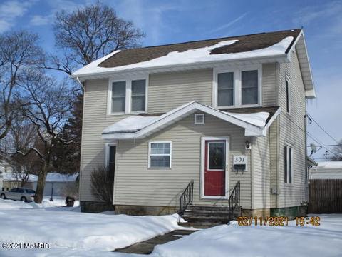 301 Cecil St, Buchanan, MI 49107 photo 1