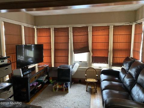 412 W Chart St, Plainwell, MI 49080 photo 2