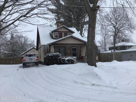 412 W Chart St, Plainwell, MI 49080 photo 1