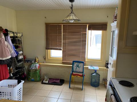 412 W Chart St, Plainwell, MI 49080 photo 4