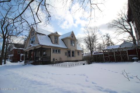410 Maple St, Big Rapids, MI 49307 photo 2