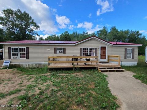 1523 Clinton Ln, White Cloud, MI 49349 photo 1