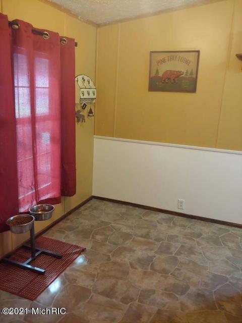 1523 Clinton Ln, White Cloud, MI 49349 photo 3