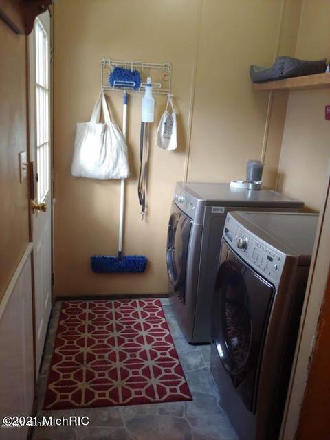 1523 Clinton Ln, White Cloud, MI 49349 photo 2