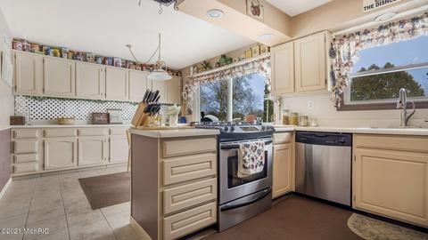 4220 W Stanton Rd, Stanton, MI 48888 photo 7