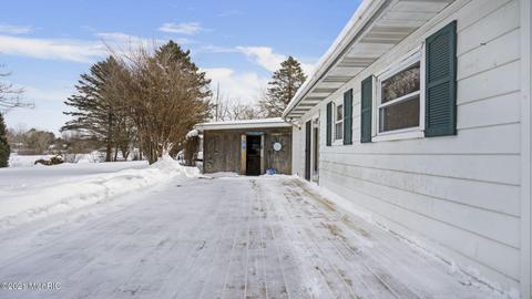 4220 W Stanton Rd, Stanton, MI 48888 photo 5