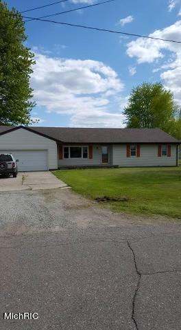 504 E Sectionline Rd, Ashley, MI 48806 photo 1