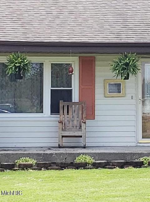 504 E Sectionline Rd, Ashley, MI 48806 photo 2