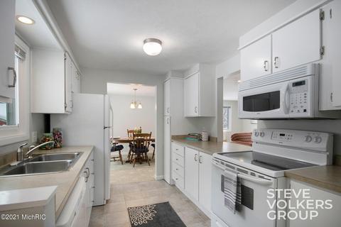 13111 Englewright Dr, Sand Lake, MI 49343 photo 2