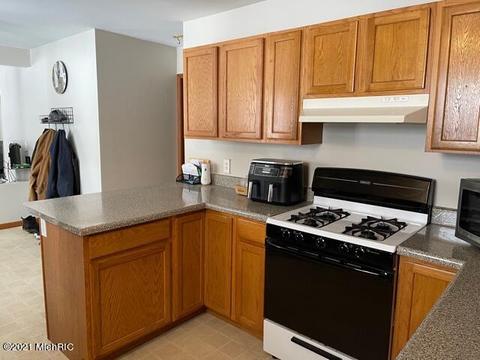 567 Lake St, Baldwin, MI 49304 photo 4