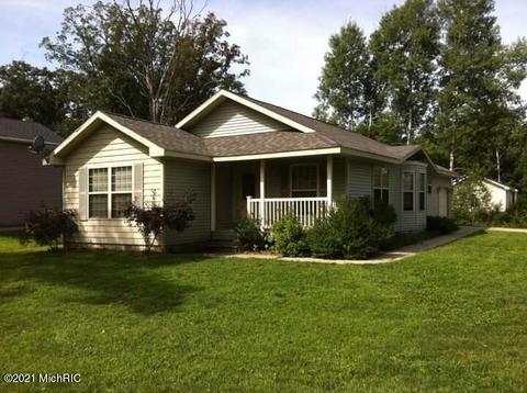 567 Lake St, Baldwin, MI 49304 photo 1