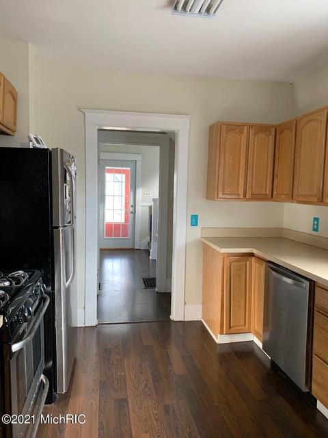 503 S Broas St, Belding, MI 48809 photo 8