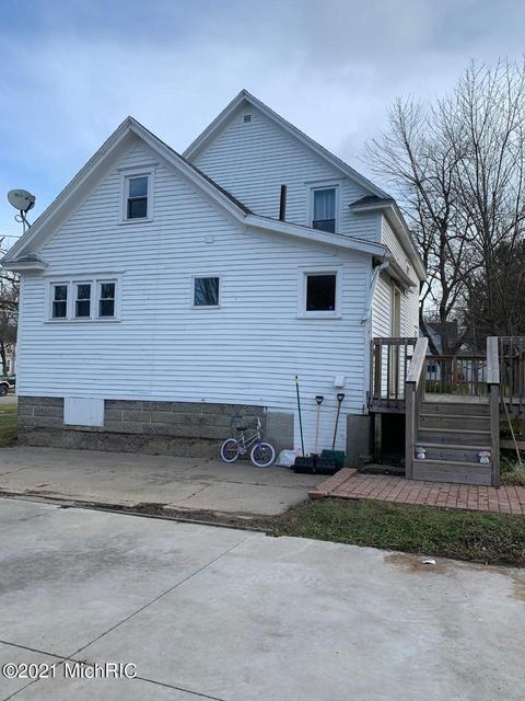 503 S Broas St, Belding, MI 48809 photo 3