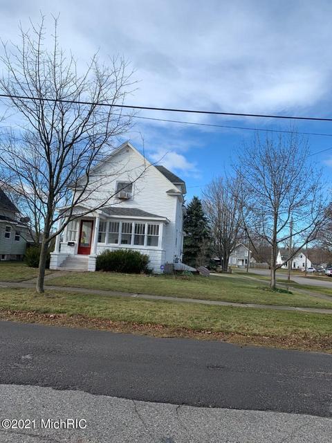 503 S Broas St, Belding, MI 48809 photo 2