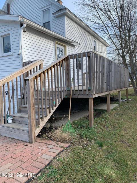 503 S Broas St, Belding, MI 48809 photo 4