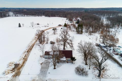5912 Whites Bridge Rd, Belding, MI 48809 photo 4