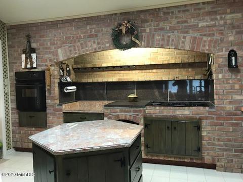 628 Stoney Point Dr, Bronson, MI 49028 photo 2