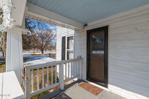 1104 E Hoffman St, Three Rivers, MI 49093 photo 9