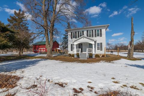 1104 E Hoffman St, Three Rivers, MI 49093 photo 4
