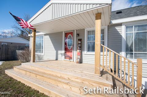 499 E Gardner St, Sparta, MI 49345 photo 2