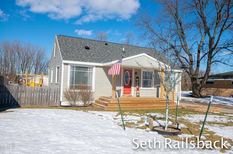 499 E Gardner St, Sparta, MI 49345 photo 3