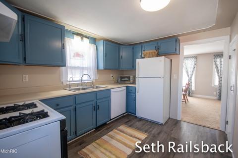 499 E Gardner St, Sparta, MI 49345 photo 15