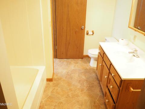 512 Ramsdell St, Manistee, MI 49660 photo 21