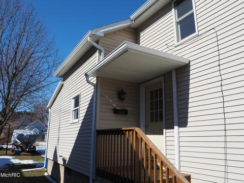 512 Ramsdell St, Manistee, MI 49660 photo 3